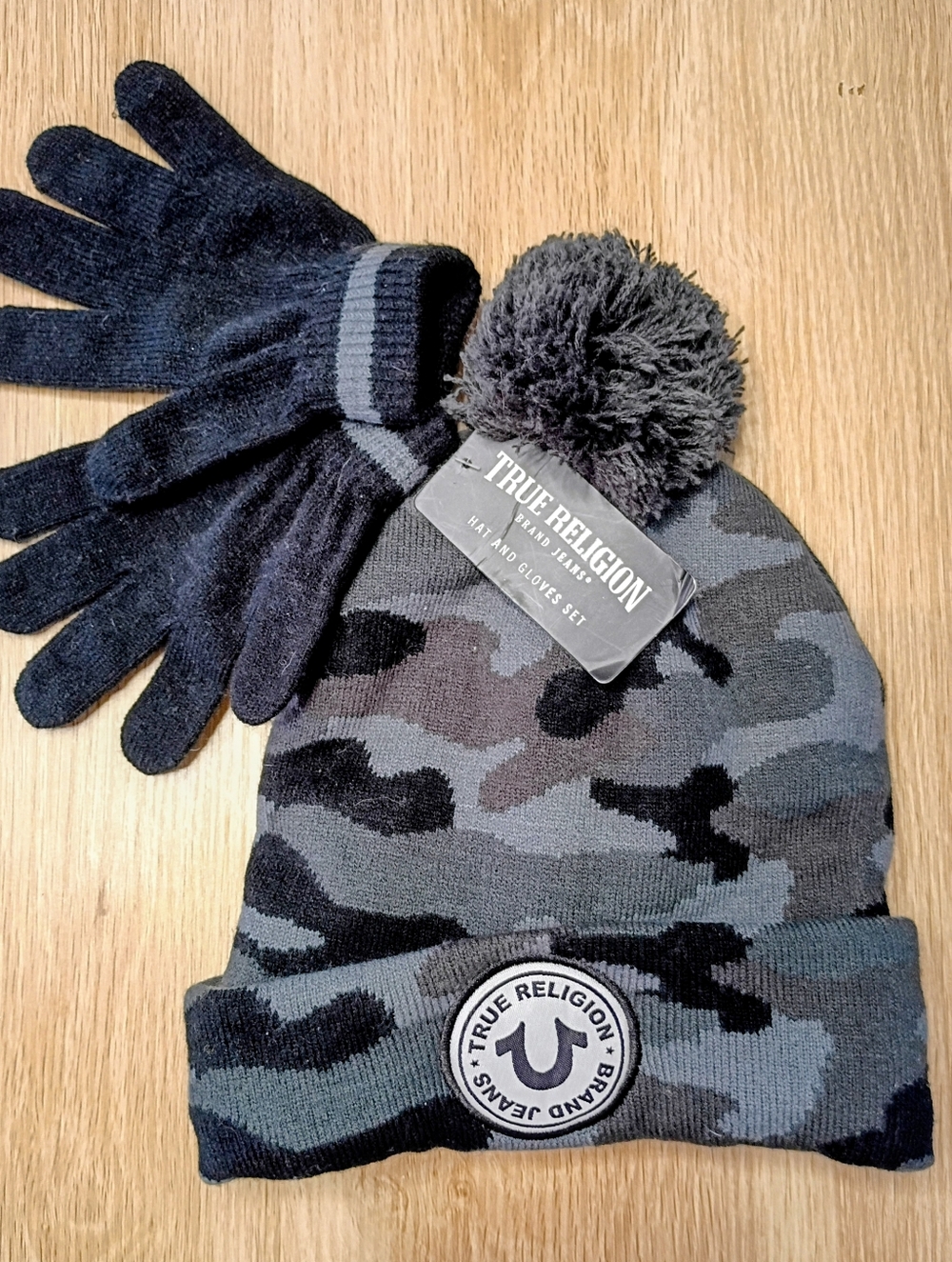 TRUE RELIGION Hat & Gloves Set - POM Knit Gray/Black Camo Youth BRAND-NEW w/tag